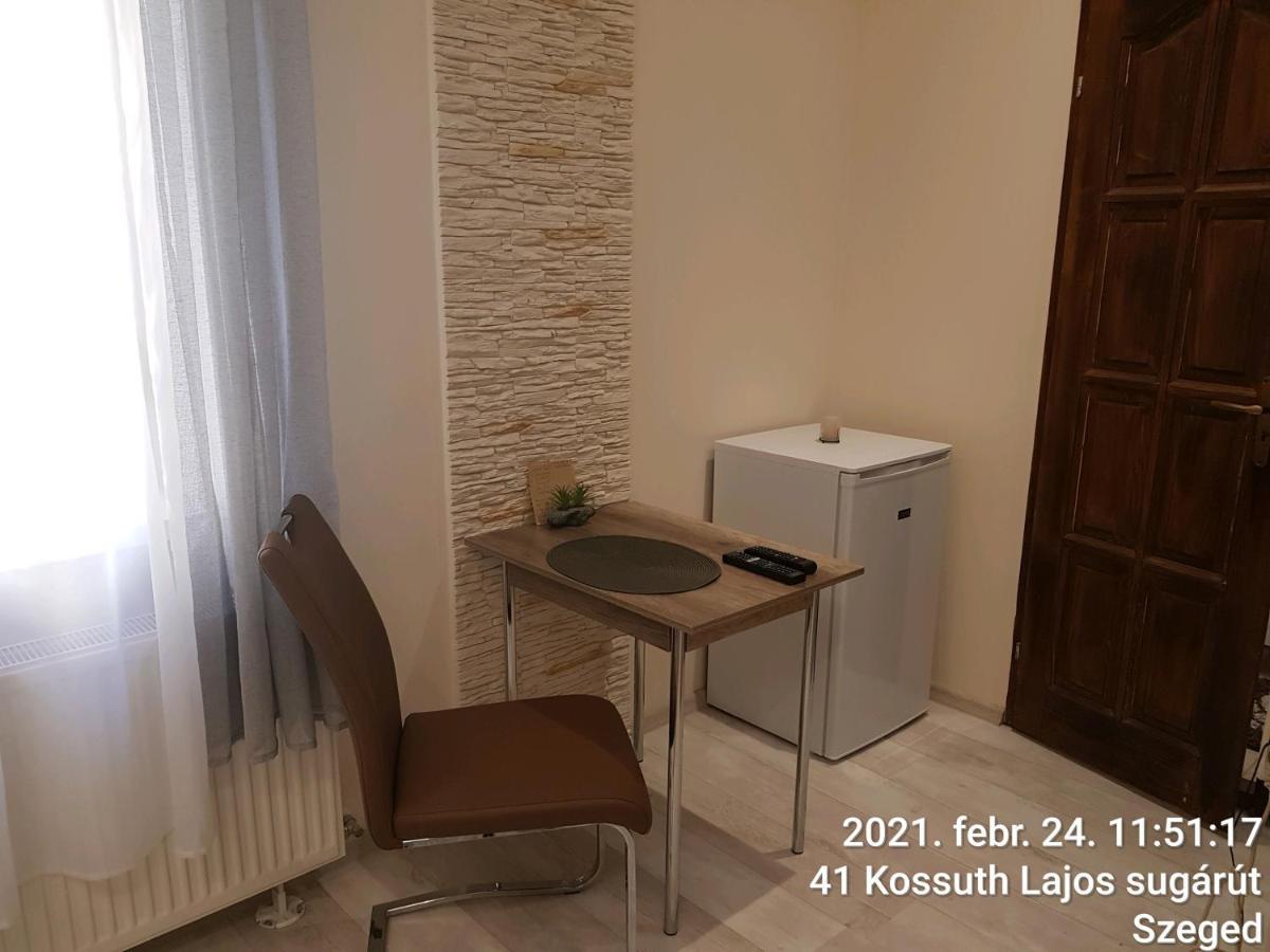 Rózsa Apartmanház Szeged Exterior foto