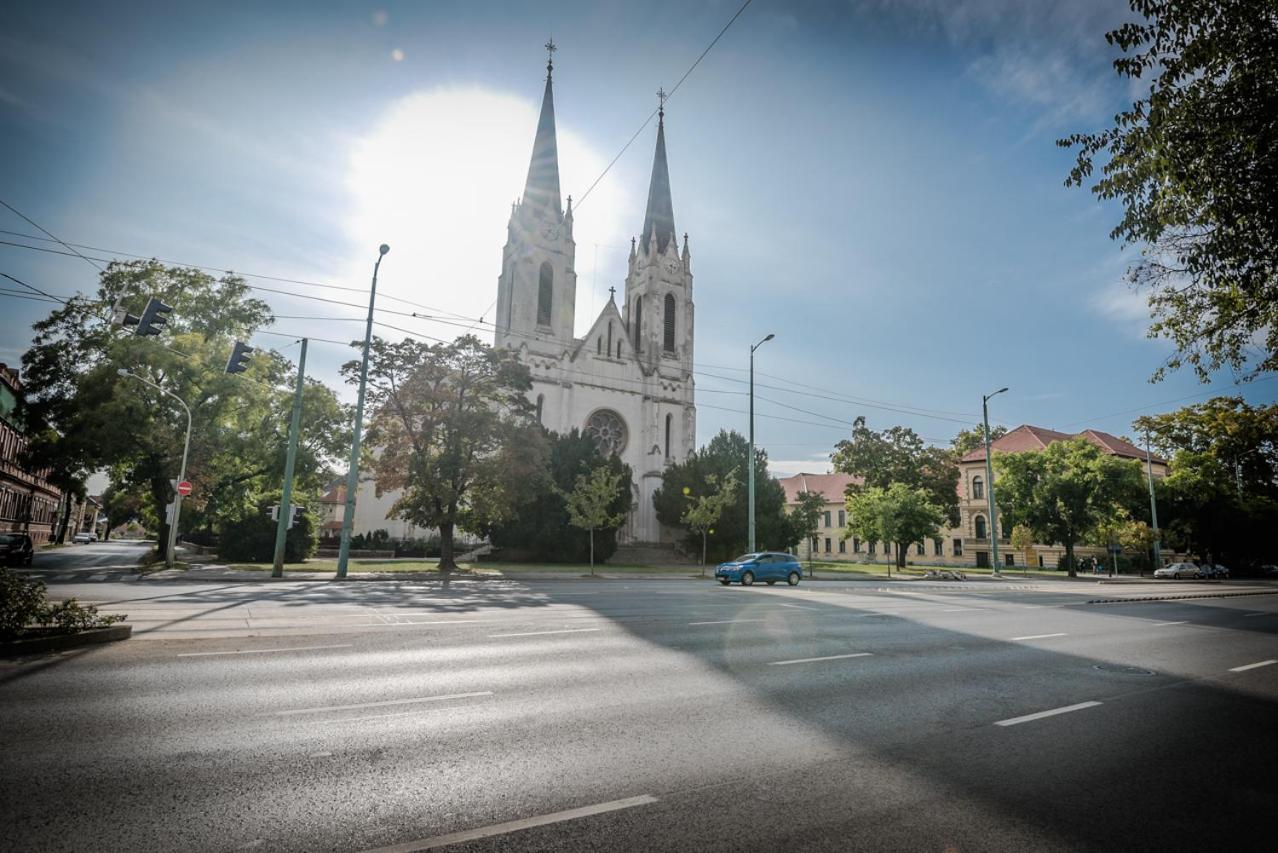Rózsa Apartmanház Szeged Exterior foto